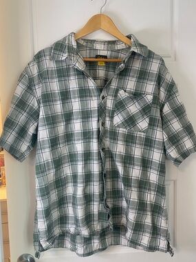 Cabela's Men’s XL Green and White Plaid Short-Sleeve Button-Down Shirt